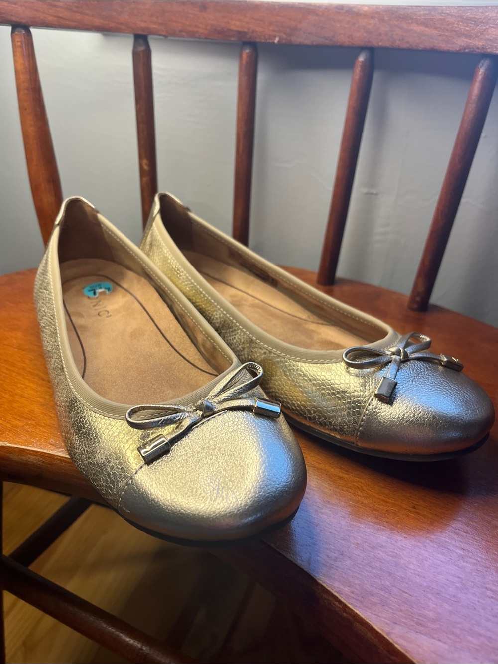 NWOT Vionic Minna Ballet Flats Gold Metallic Reptile Snake Print Size 7.5